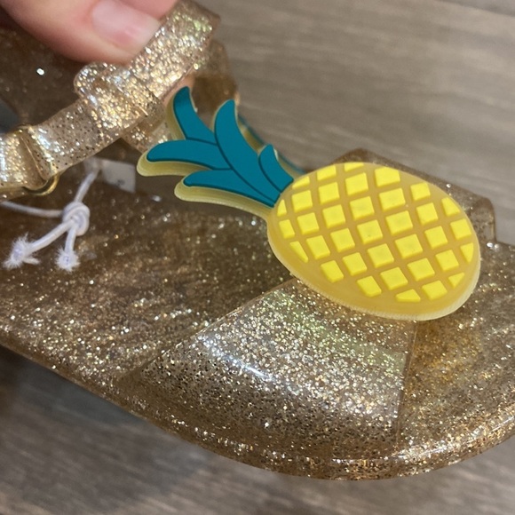 Brand New Old Navy Pineapple Jellies Sandals toddler size 8 - Picture 6 of 6